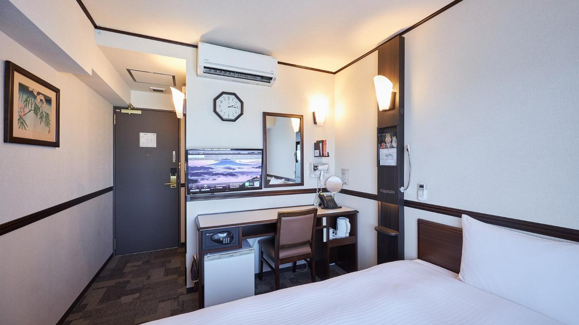 Toyoko Inn Tsu Eki Nishi Guchi Экстерьер фото