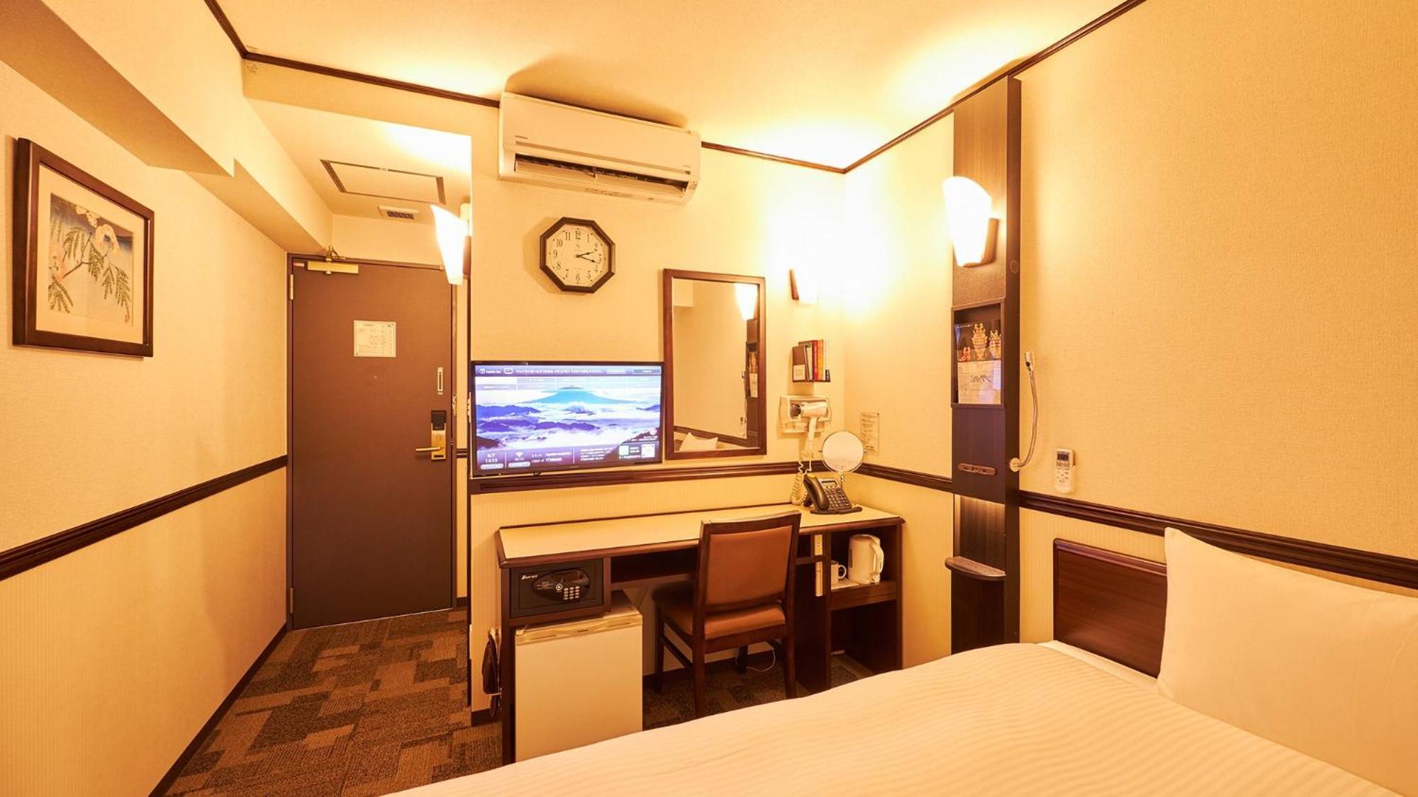 Toyoko Inn Tsu Eki Nishi Guchi Номер фото