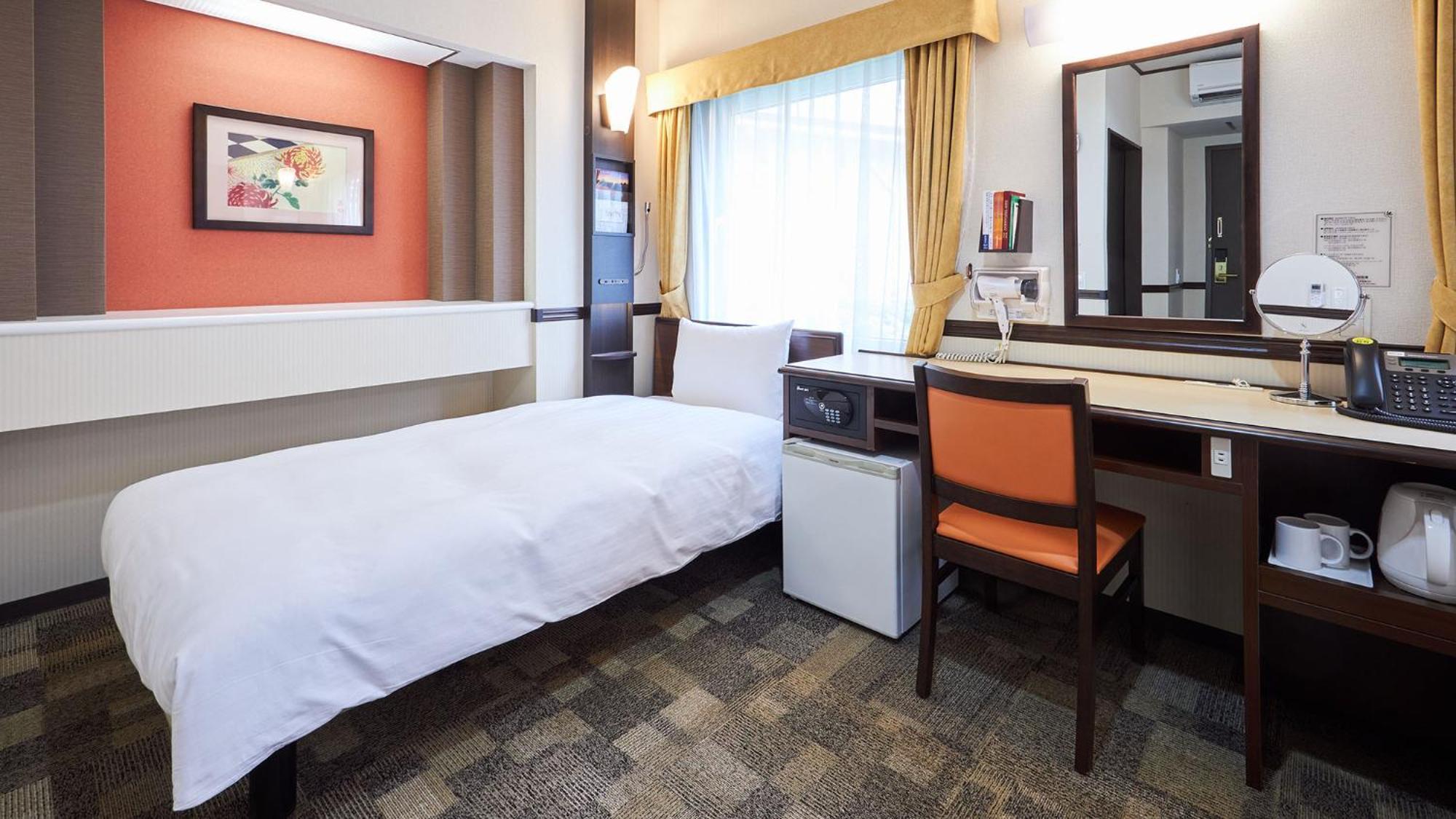 Toyoko Inn Tsu Eki Nishi Guchi Номер фото